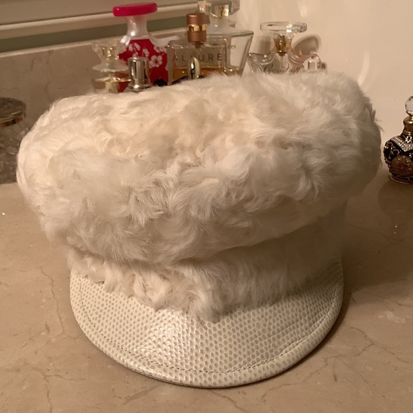 ERIC JAVITS PERSIAN CAP IN OFF WHITE ITALIAN LAMB FUR WITH LOGO BUCKLE PACKABLE - Picture 5 of 15